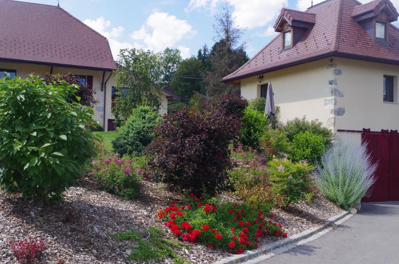 Le Paon Bleu Annecy Poisy Acomodação com café da manhã Exterior foto